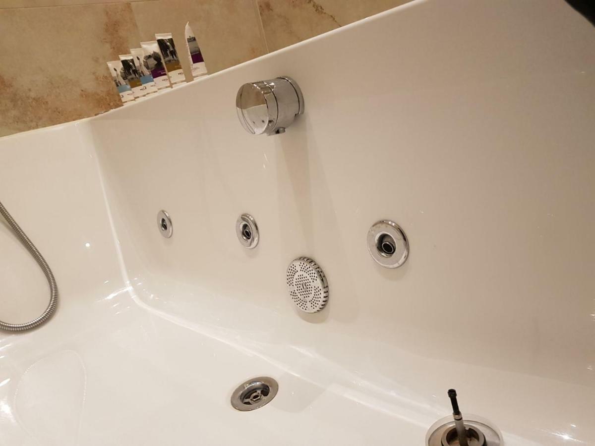 Heart Of Knightsbridge - Stunning Air Conditioned Apartment - 1 Minute Walk From Harrods London Exteriör bild